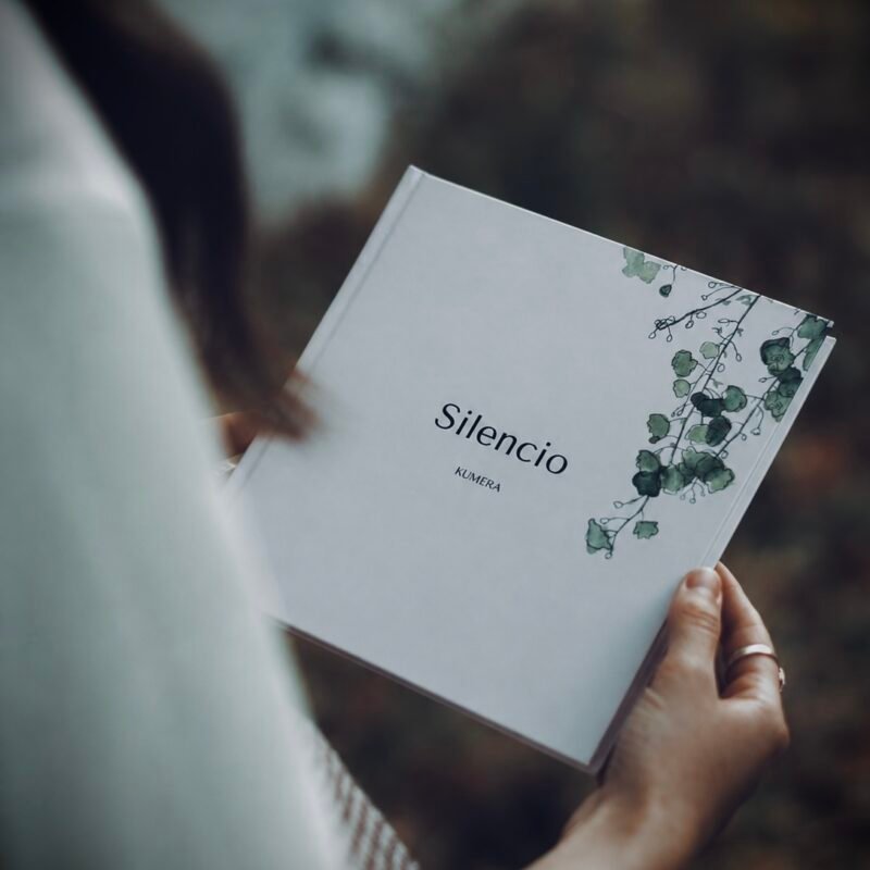Silencio, libro de KUMERA